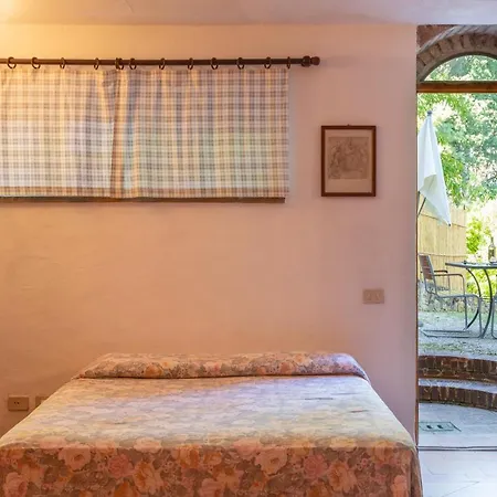 Rustica Progenie Aparthotel *